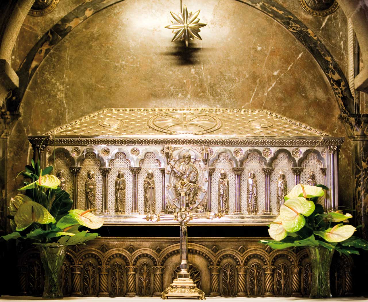 мощи иакова. мощи. сантьяго-де-компостела (мощи апостола иакова зеведеева). мощи иакова. сантьяго-де-компостела (мощи апостола иакова зеведеева).