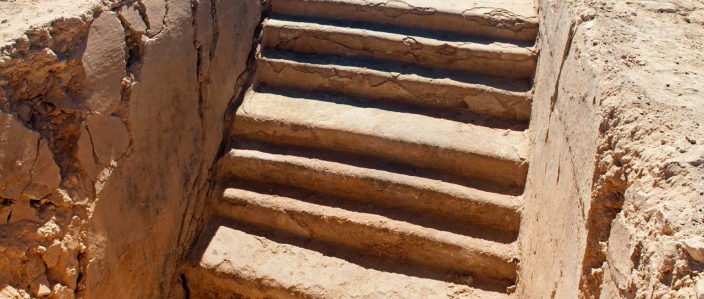 Una de las escaleras del palacio real de la Ciudadela de Maheron