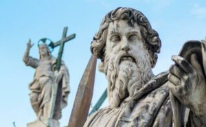 Estatua de San Pablo en la ciudad del Vaticano
