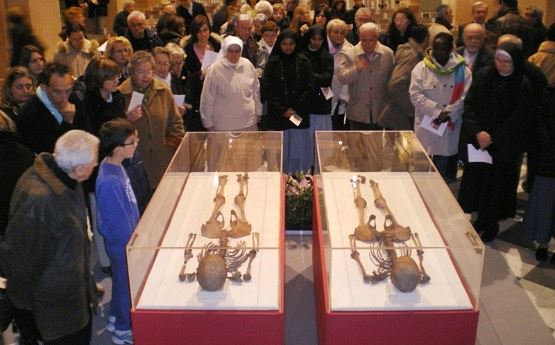 Las reliquias de Crisanto y Daria fueron expuestas para la veneración de los fieles con motivo de su estudio.