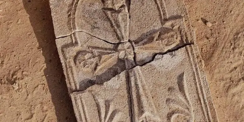 Cruz 1400 años en Abu Dabi