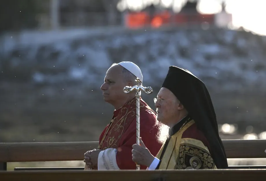 Papa León XIV y Patriarca Constantinopla Bartolomé